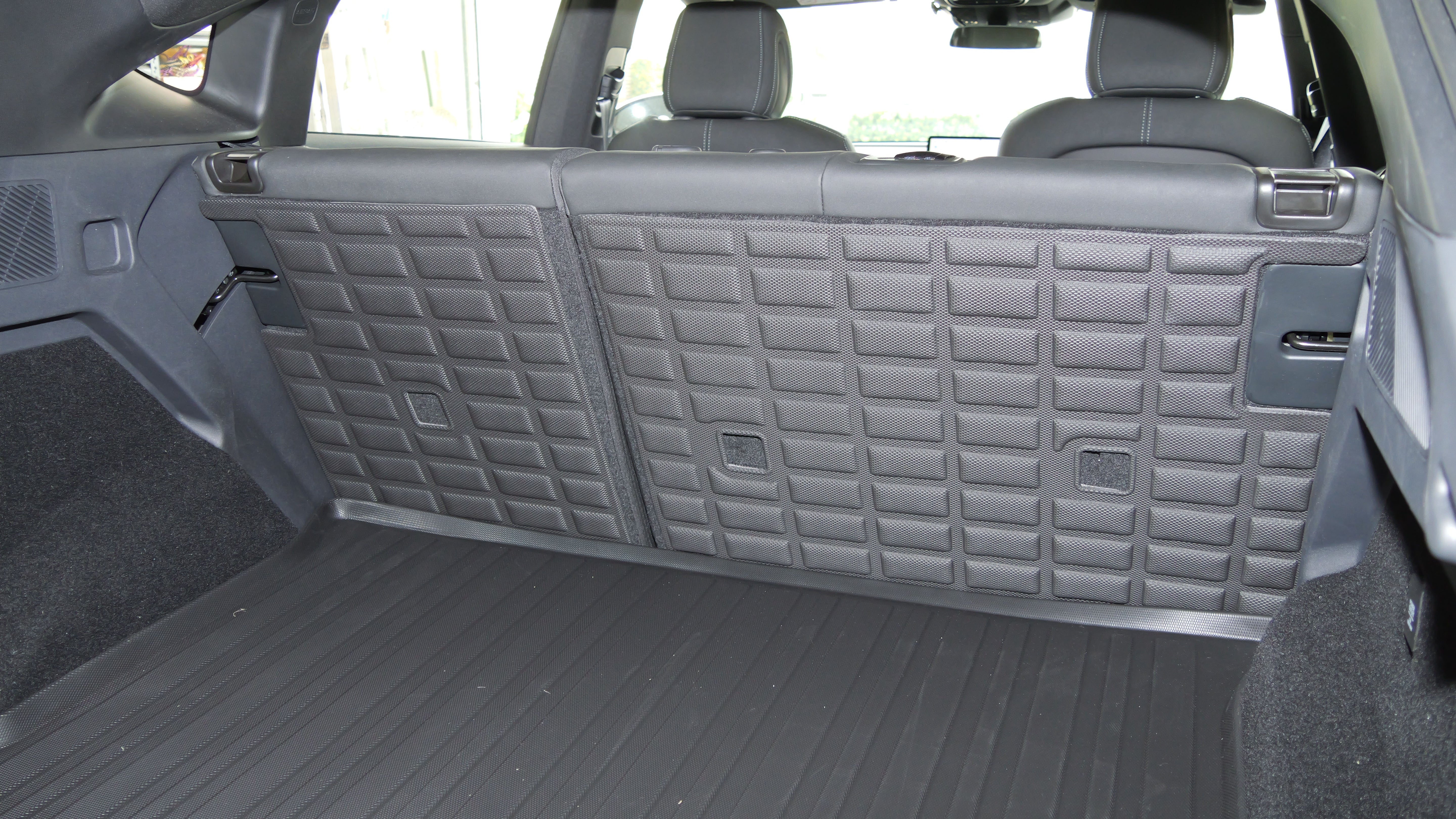 Floor mats for Xpeng G6 - RHD
