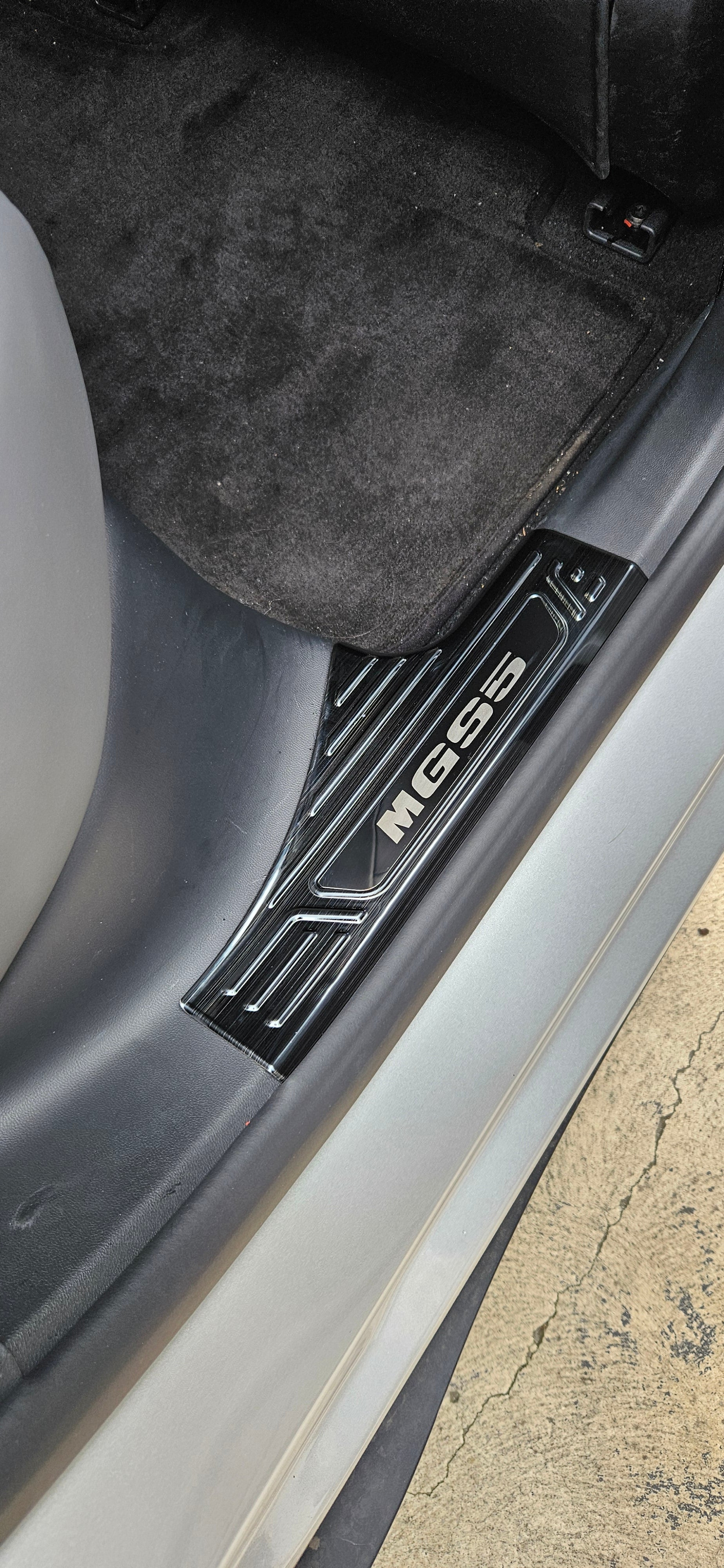 MG S5 Door Sill Stainless Steel Guard – Anti-Scratch & Anti-Slip Protection