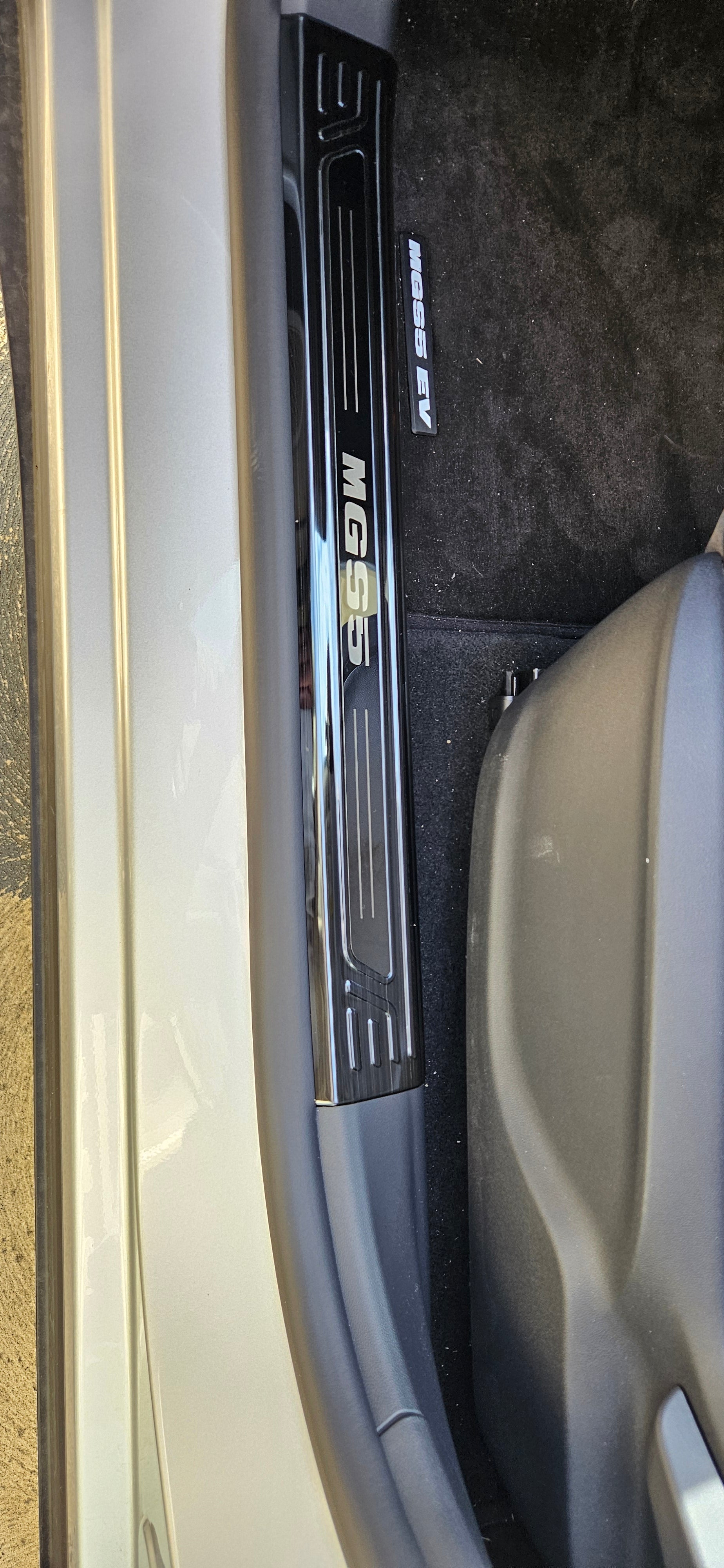 MG S5 Door Sill Stainless Steel Guard – Anti-Scratch & Anti-Slip Protection